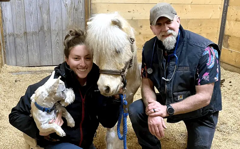 Preventive and emergency veterinary services for horses and livestock Deerfield Veterinary Clinic veterinarians supporting a customer's horses with wellness care